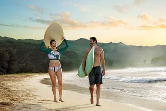 NCL Hawaii Couple HanaleiBay Excursion ©Michael DeYoung.jpg